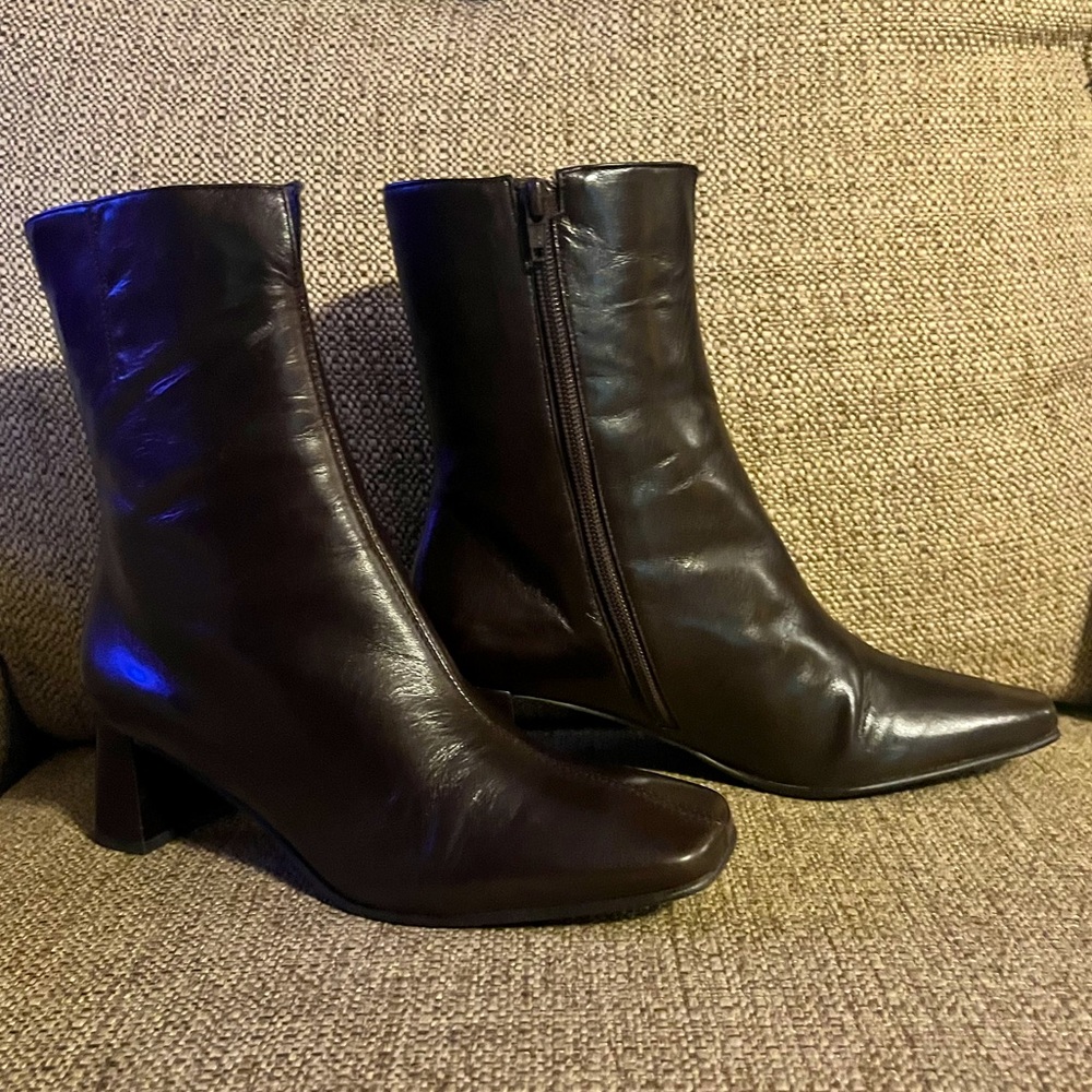 Vintage ETIENNE AIGNER Boots. Dark Brown Real Leather, Ankle height. Size 7.5